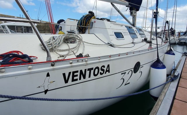 a boat name made from vinyl